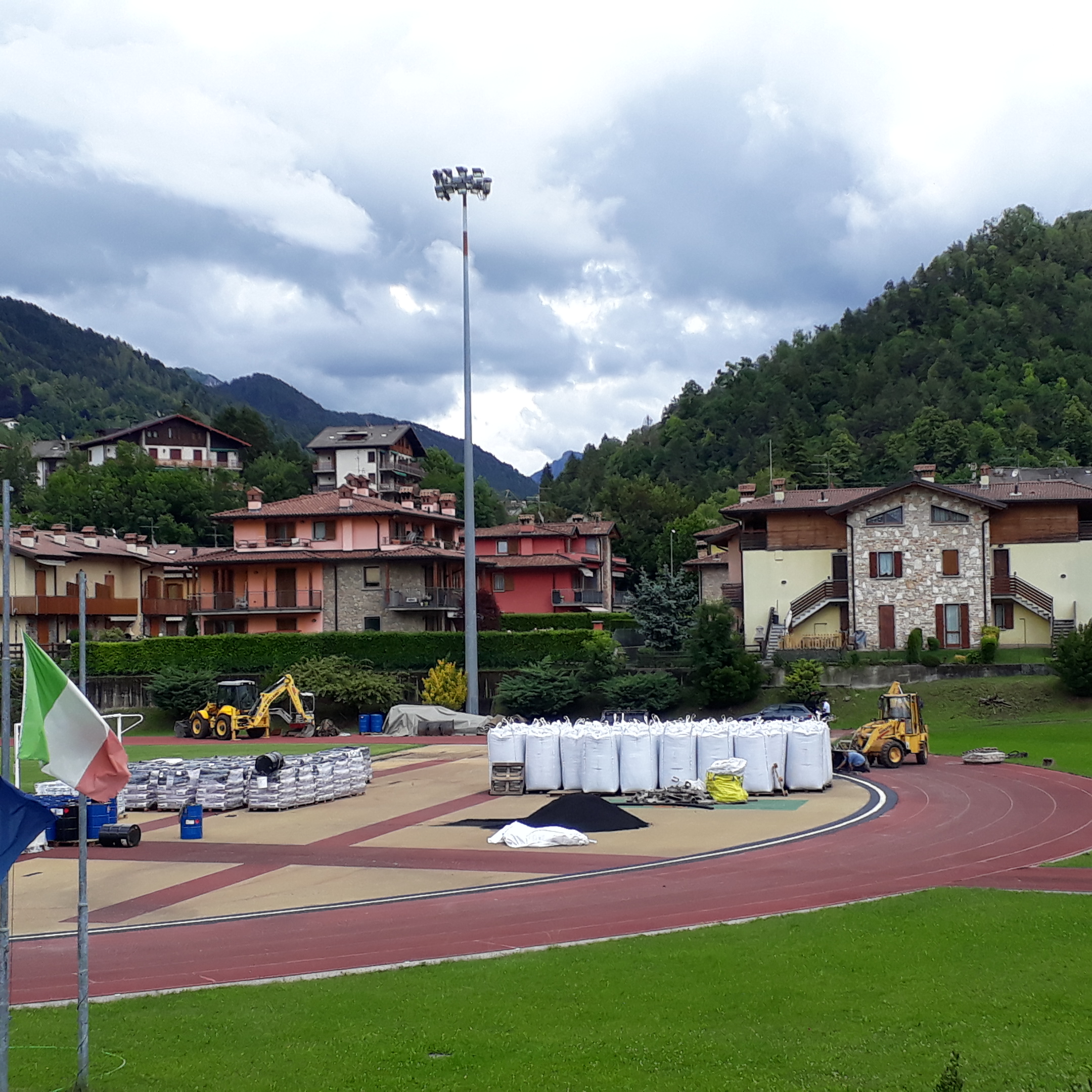 Lavori di riqualificazione della pista di atletica